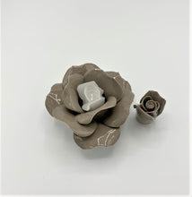 Carica l&#39;immagine nel visualizzatore di Gallery, I BORBONE CAPODIMONTE Rosa Porta Candela In Porcellana TORTORA

